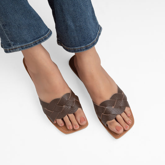 LEA BROWN ZAGGRAIN FLAT SANDAL